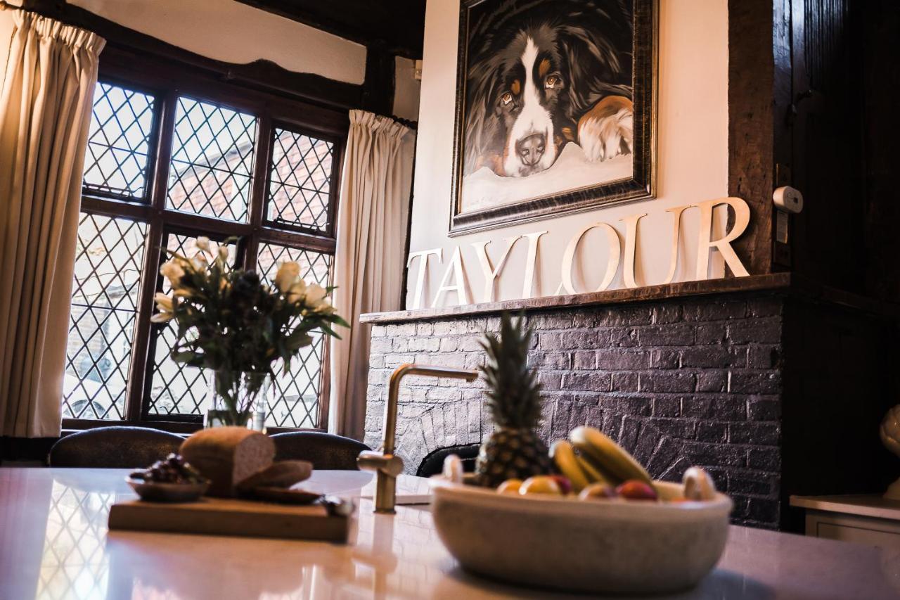 הוילה Taylour House - Edenbridge, Sleeps 10, Historic, Unique Yet Modern מראה חיצוני תמונה